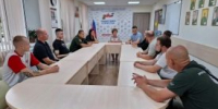 Курганским участникам Кубка полпреда УрФО вручили сертификаты на занятия в тренажёрном зале - Новый мир