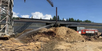 В Лесосибирске из-за неосторожности с огнем загорелись горы опилок и щепы - Комсомольская Правда