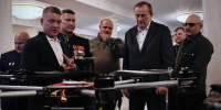 Фоторепортаж: как прошло открытие выставки «Лица Победы» и передача гумгруза подразделению «БАРС-Ленинградец» - 47Channel.Ru