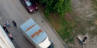 Бетонную опору козырька 9-этажки протаранил грузовик на ул. Зорге в Новосибирске — снято на видео - Бердск-Онлайн.Ru