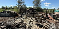 В селе под Калининском ночной пожар охватил дом, гараж и два автомобиля - Четвертая Власть
