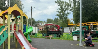 На улице Жукова в Ярославле благоустраивают детскую площадку - Комсомольская Правда