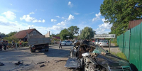 Один из пассажиров «Мерседеса» находится в реанимации после наезда на грузовик в Пскове - Pln-Pskov.Ru
