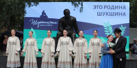 В Барнауле у памятника Василию Шукшину открыли Всероссийский фестиваль «Шукшинские дни на Алтае» - Администрация Алтайского края