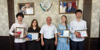 Выпускников-медалистов чествовали в администрации Бабаюртовского района - РИА Дагестан