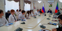 В Хасавюрте наградили медалистов, пересдавших ЕГЭ для улучшения результатов - Администрация МО г. Хасавюрт