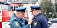 Глава МЧС вручил сотруднику ИК-4 УФСИН России по Тверской области медаль «За спасение на пожаре» - УФСИН