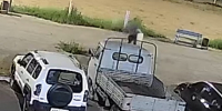 Двое мужчин слили бензин из грузовика в Чите и заправили им свою машину - Забайкальский рабочий