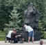 Памятник Высоцкому в Омске достанут из мешка на этой неделе - СуперОмск