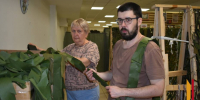В Борисоглебске мать и сын Вергелес плетут масксети и пончо для бойцов СВО - РИА Воронеж