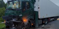 Три большегруза VOLVO столкнулись на трассе М-1 в Краснинском округе - Смоленская газета