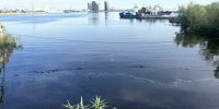 Нефтяную пленку обнаружили в акватории затона реки Лены в Якутске - Якутское-Cаха ИА