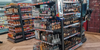 бутылки алкоголя на витрине - ИА Nord-News.Ru