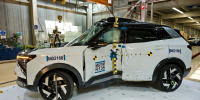 Новинку АВТОВАЗа ударили о столб и проверили защиту водителя - TLT.Ru