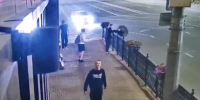 В центре Челябинска подростки опрокинули кашпо с цветами - Pchela.News