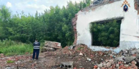 Гулял по заброшке: в Омске ребёнок погиб при обрушении старого дома - Om1.Ru