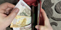 Любовь зла: жительница Краснодара «повезла» мужа на капоте, чтобы доказать свою правоту и получила штраф - Itar-TassKuban.Ru