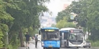 Собирается пробка: два автобуса столкнулись на дороге Владивостока - ГТРК Владивосток