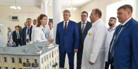 Виталий Хоценко и Анатолий Серышев оценили развитие медицинской инфраструктуры в Омской области - 12 канал