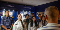 Молодые росгвардейцы побывали в музее памяти митрополита Вениамина в Пензе (видео) - Росгвардия