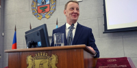 Вячеслав Франк поздравил барнаульцев с Днем работника торговли Фото №1 - Алтайская правда