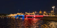 Цвета российского флага украсят мосты Петербурга в честь дня ВМФ - Санкт-Петербург.ру