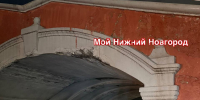 Не опять, а снова: фура повредила арку Чкаловской лестницы - НИА Нижний Новгород