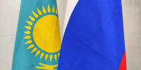 Флаги России и Казахстана / Фото: правительство Алтайского края - ИА Амител