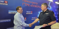 Руководитель следственного управления вручил Благодарность победителю ежегодного конкурса работ представителей СМИ - Следственный комитет