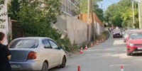 Жители Абрау-Дюрсо жалуются на незаконный сбор денег за проезд к пляжу - Ngnovoros.Ru