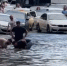 Водители вышли чистить ливневки на затопленной улице Ростова - DonDay.Ru