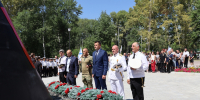 В Комсомольске почтили память создателей подводного флота: в День ВМФ прошла церемония возложения цветов - Администрация г.Комсомольска-на-Амуре