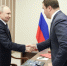 Виталий Хоценко передал Владимиру Путину монеты времен царя Михаила Федоровича - ИА Омскрегион