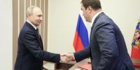Виталий Хоценко передал Владимиру Путину монеты времен царя Михаила Федоровича - ИА Омскрегион
