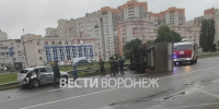 Воронежцы сообщили о ДТП с перевернувшимся грузовиком на МП - ГТРК Воронеж
