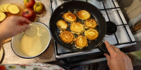 Окунаю яблочные дольки в кефирное тесто — и жарю: внутри как повидло, снаружи хрустят — шарлотку больше не пеку - Pro Город Ухта