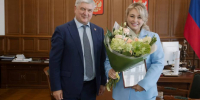Губернатор Александр Гусев поздравил со знаменательным днем рождения директора воронежского филиала Россельхозбанка Галину Абричкину - РИА Воронеж
