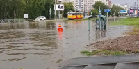 Подтопленный участок дороги / Фото: пресс-служба администрации Барнаула - ИА Амител