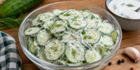 Немцы готовят этот салат все лето: огурцы хрустящие, а заправка — вкуснее любого майонеза - Pro Город Ухта