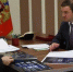 Виталий Хоценко подарил Путину монеты царя Михаила Фёдоровича - Om1.Ru
