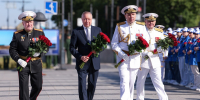 В День ВМФ руководители города и флота возложили цветы к памятнику адмирала Ушакова - Центральный военно-морской музей