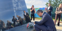 Александр Осипов возложил цветы к памятнику бойцам СВО в Улётах - Забайкальский рабочий