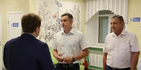 Алексей Кривенко с рабочим визитом посетил Волчихинскую районную поликлинику - Законодательное Собрание