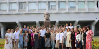 Студенты и преподаватели УлГПУ во главе с ректором Игорем Олеговичем Петрищевым почтили память выдающегося педагога Ильи Николаевича Ульянова, возложив цветы к памятнику - УлГПУ