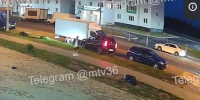 В воронежском ЖК «Озерки» внедорожник сбил 2 пешеходов вечером 26 июля - РИА Воронеж