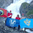 Студенты-волонтеры у водопада / Фото: altai-republic.ru - ИА Амител