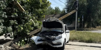 Неопытный водитель снёс опору ЛЭП в Будённовске - Телеканал СвоёТВ