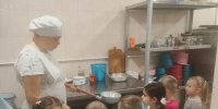 Экскурсия на пищеблок: малыши из Иссы познакомились с профессией повара - Иссинский район