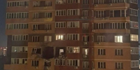 Последствия атаки БПЛА в Ростове: повреждены дома, соцобъект и автомобили — 56 человек размещены во временных пунктах - Ростов161