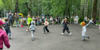 В парке культуры и отдыха прошла развлекательная игровая программа для детей «Герои сказок в гости идут к нам» - Отдел культуры